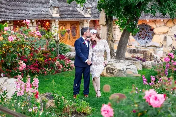 groom kiss the bride's forehead.
